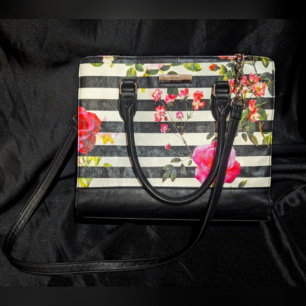 Beautiful floral pattern Nine West shoulder bag